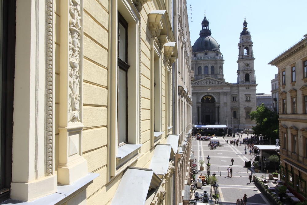 Count Zrinyi Basilica Residence view 3