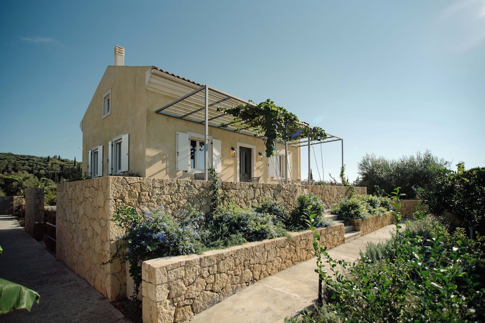 Kukutseli Country Living by White Dream
