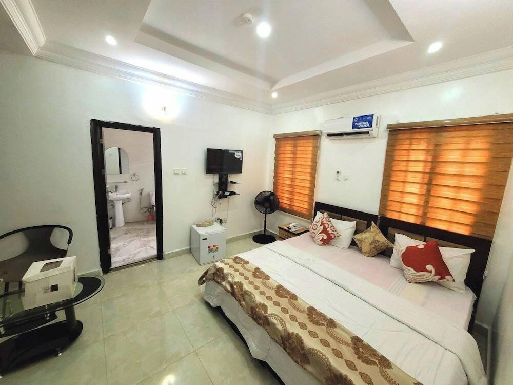 ROSSY'S APARTMENTS