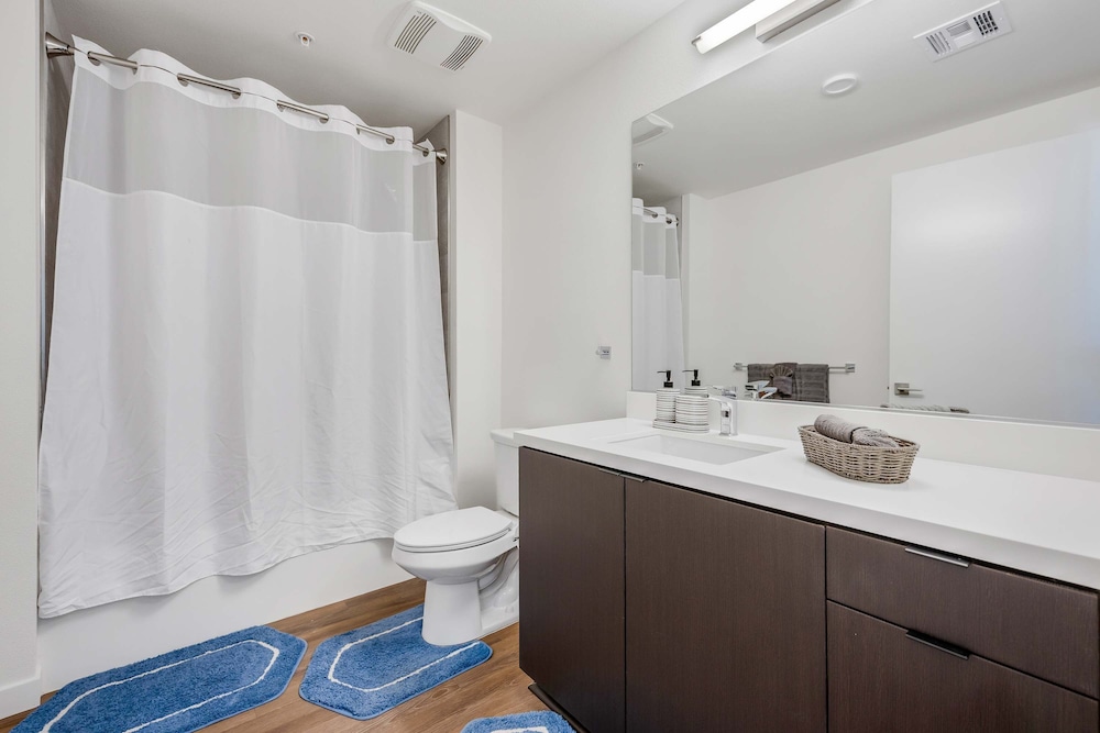 Luxury 3BR Hollywood Sign View by Oneluxstay
