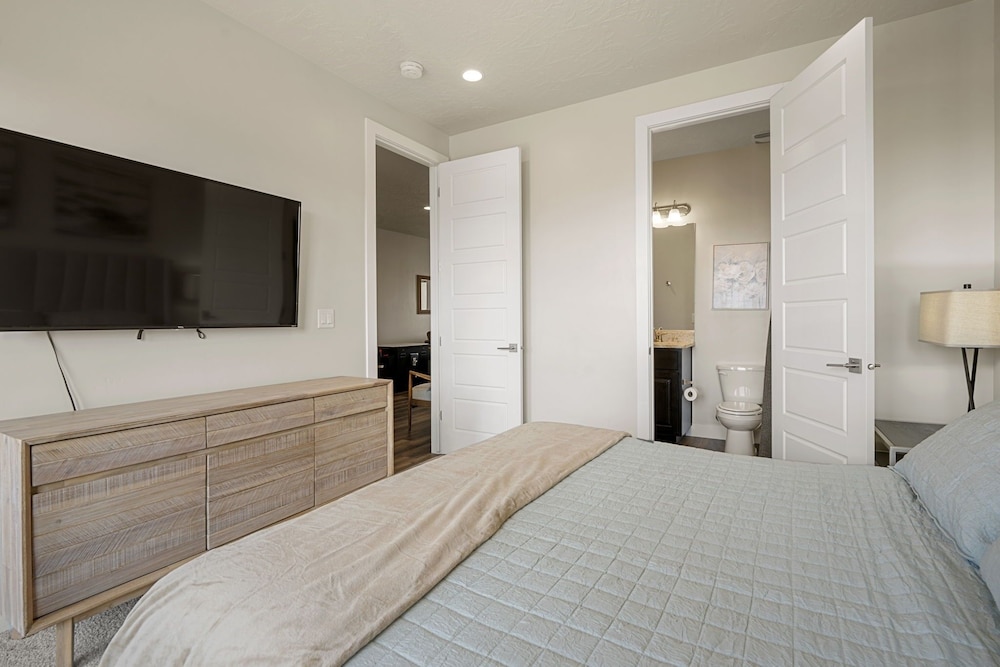 Relax In Style 4 Bedroom Townhouse