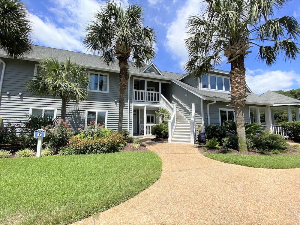 Beautiful Furnishings! Great Location! view 5
