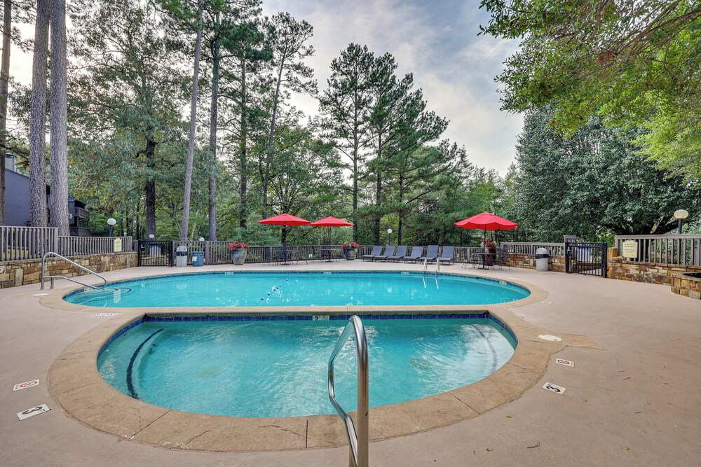 1 Mi to Boating: Pool-view Haven in Lake Hamilton!