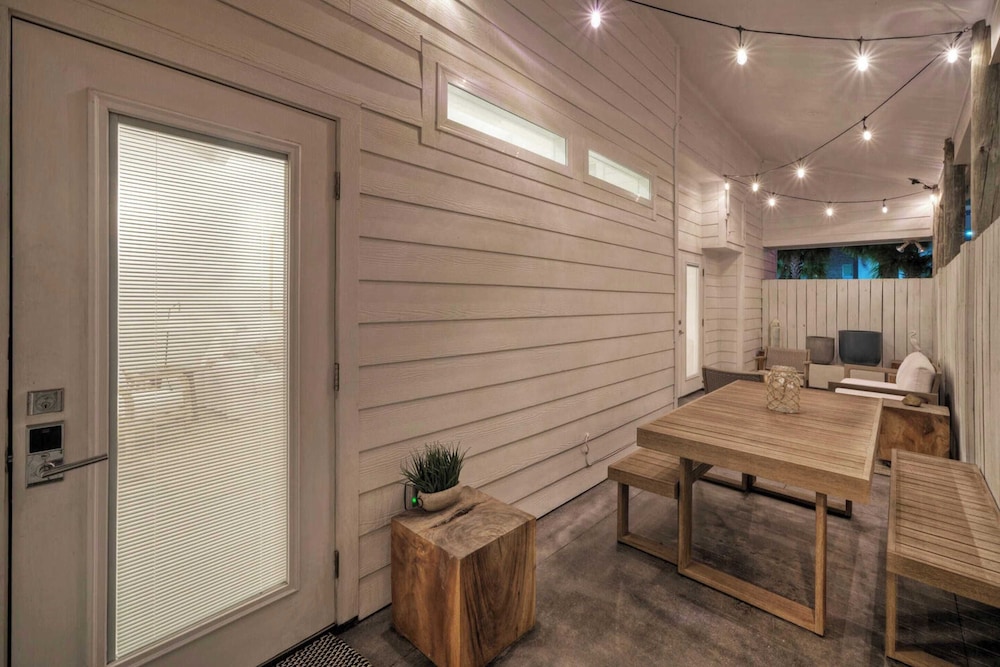 Sleeps 18 2 Beach Homes w/ 2 Pools, Playground, Covered Patios Pirates Bay