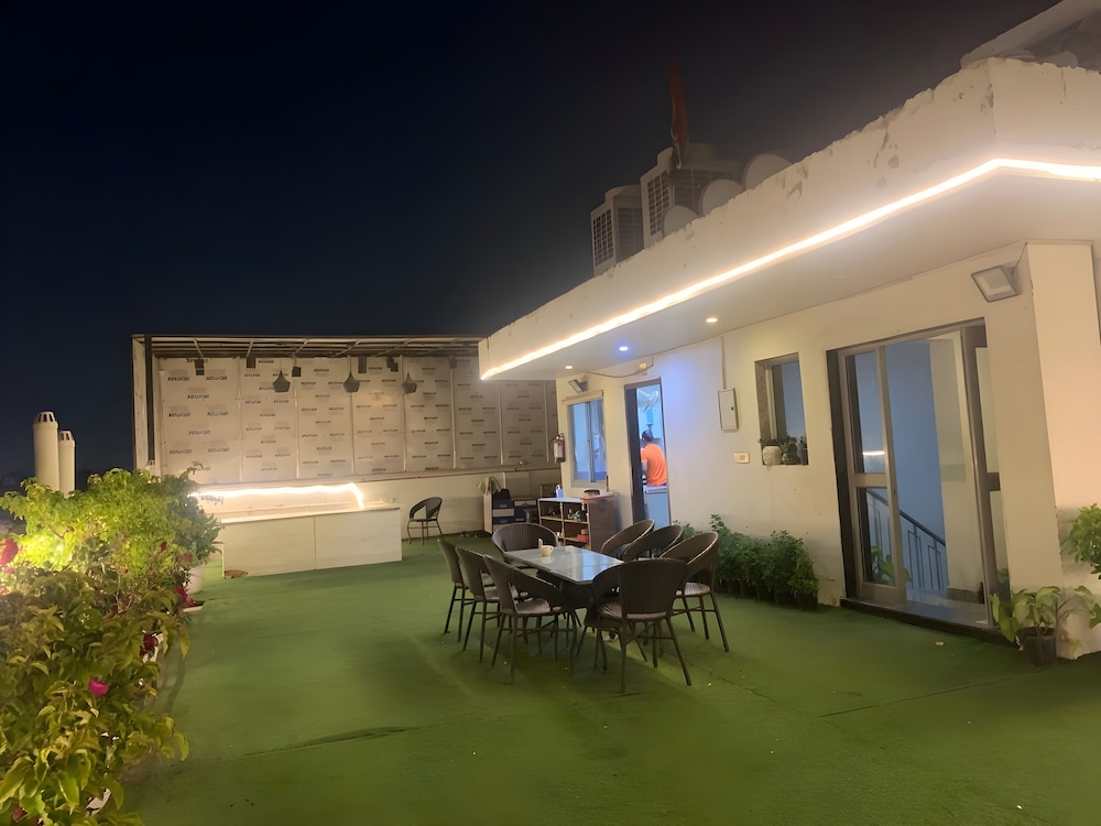 Hotel Aerostar Gold Near Yashobhoomi
