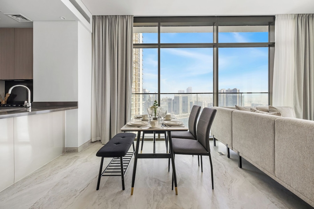 Elegant 3BR Canal & Burj Khalifa Views