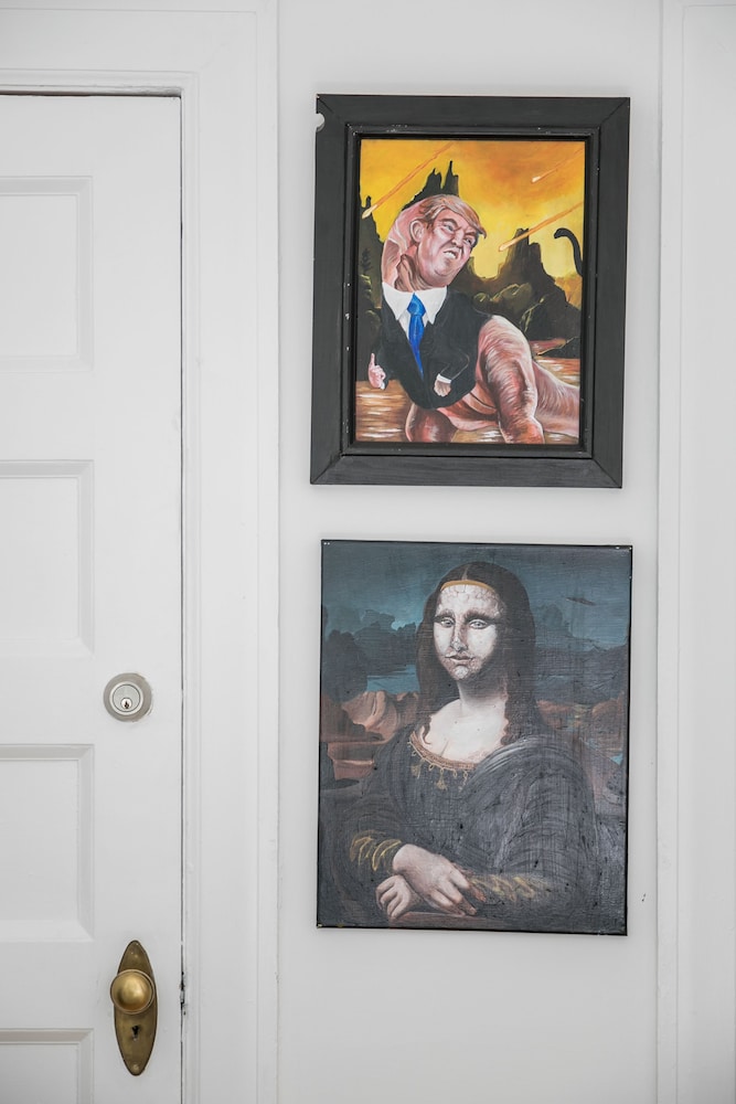 Applewood Suites - Bathurst & College - Image 3