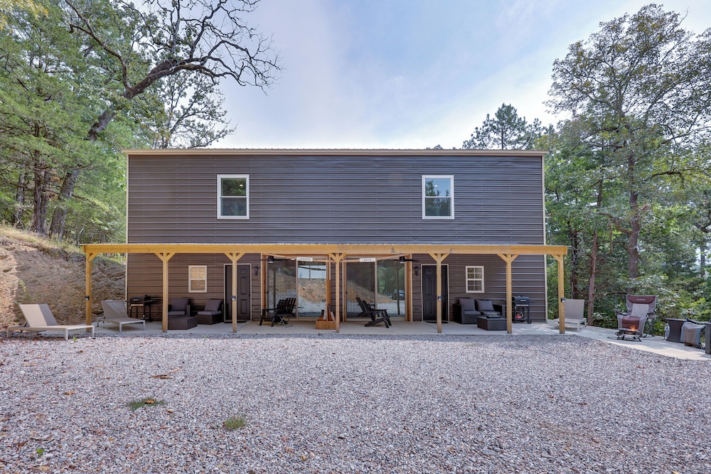 Duplex w/ Furnished Patio Near Lake Ouachita!