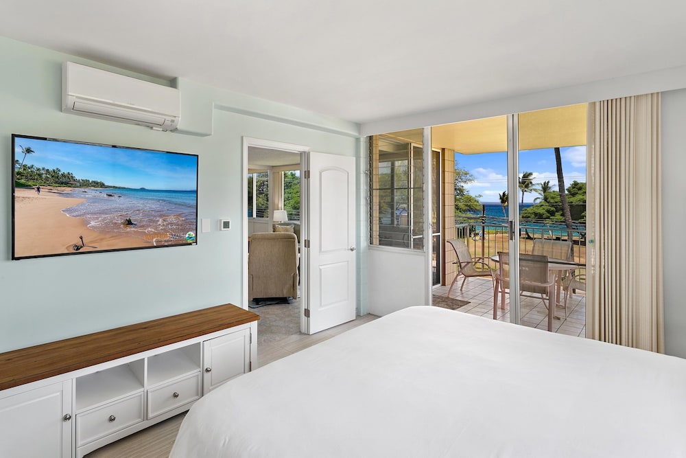 Haleakala Shores A-301 - Golden Sand Beaches, Ocean Views, Sleeps 6, Split AC!