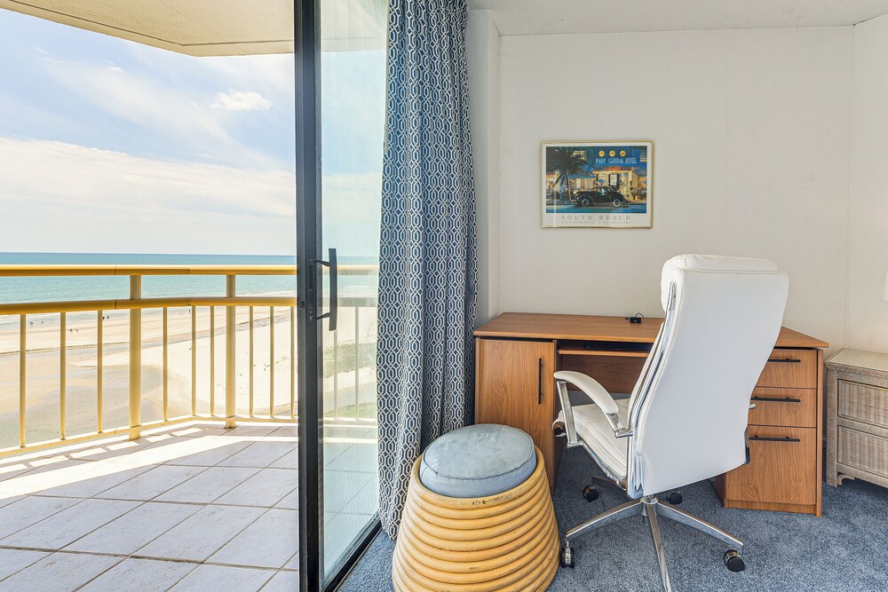 Ocean View & Pool Access: Condo in Myrtle Beach