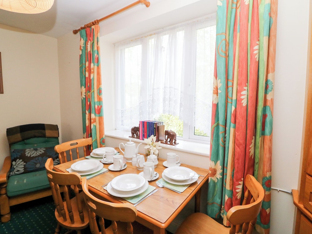 2 Garnish Court