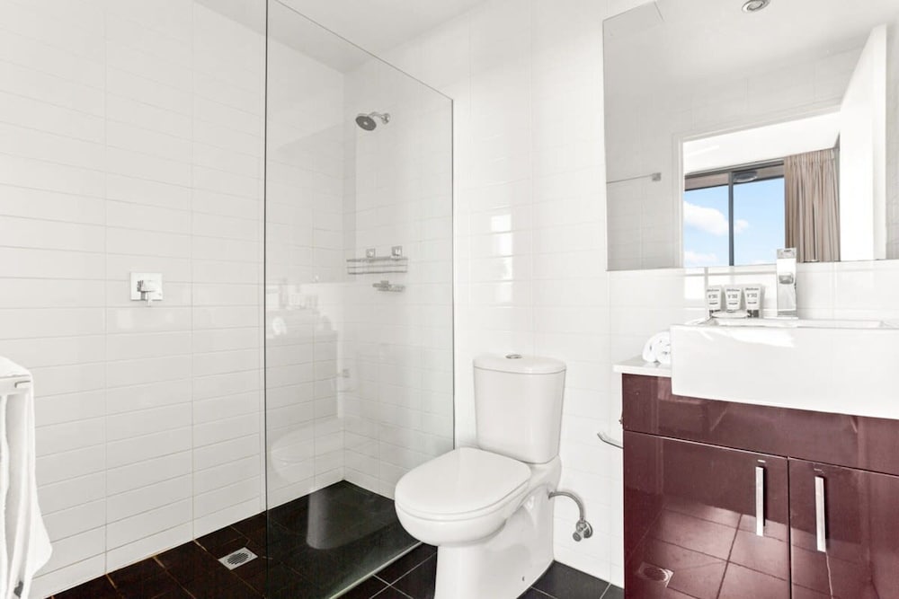 Spacious 2-bed With Two Balconies With City Views