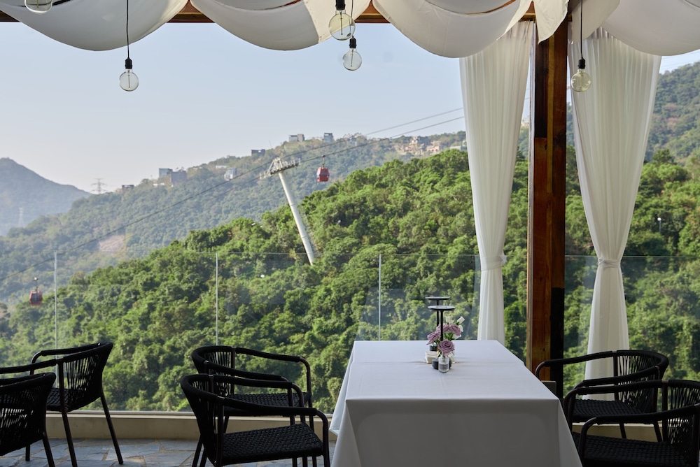 Miyue Shenzhen Tianlu Secret Wild Wizard Holiday Hotel
