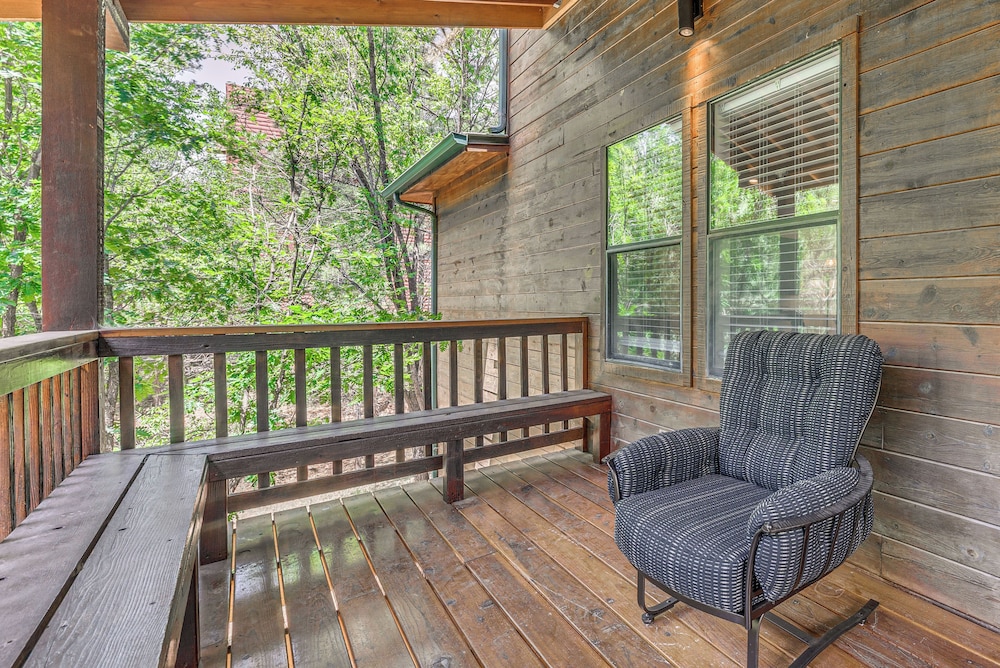 1 Mi to Grindstone Lake: Modern Ruidoso Retreat!