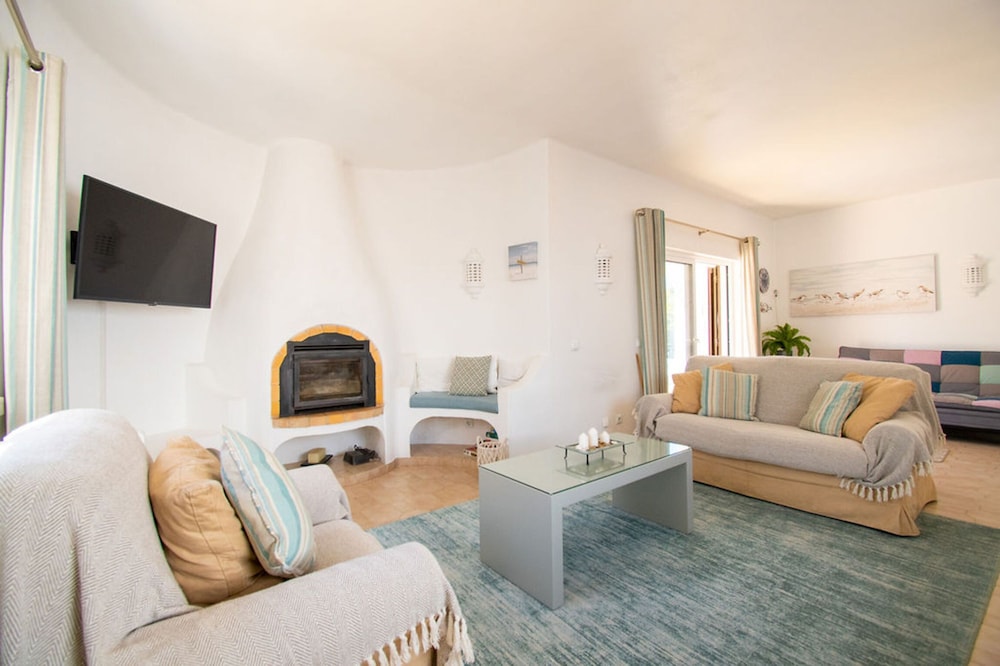 61 vdm Superb Villa on Vale do Milho With Heated