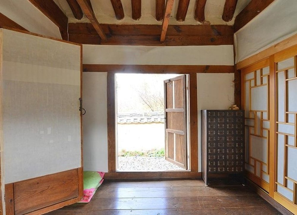Suaedang Premium Traditional House view 5