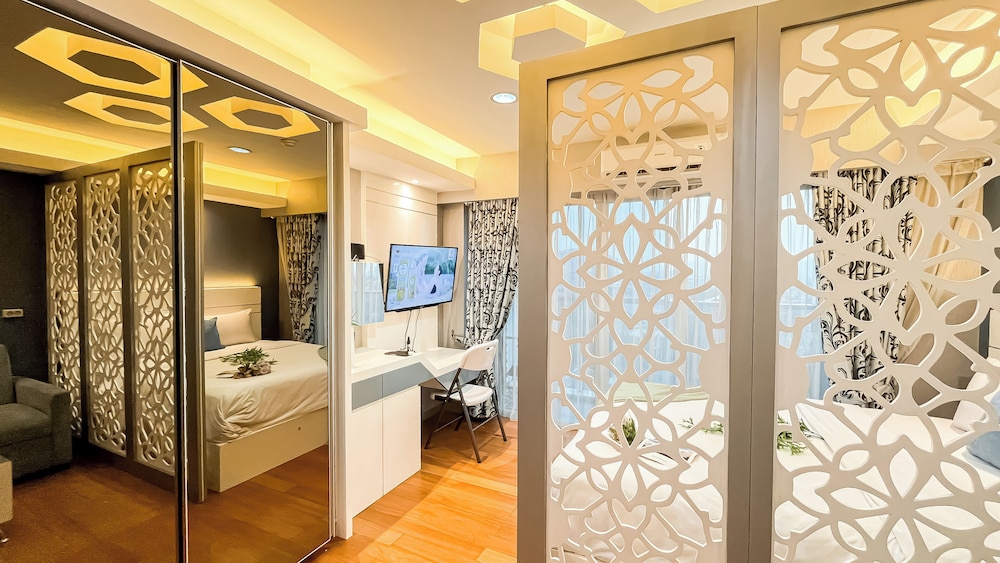 Good Location Studio At Apartment Tamansari The Hive Near Lrt Station