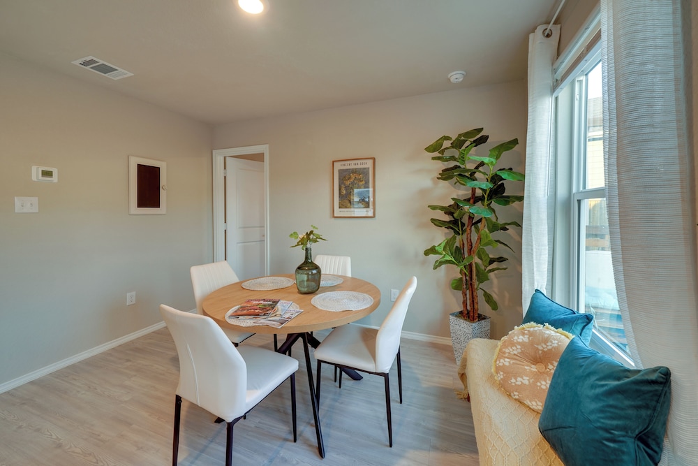 Easy Access to Dtwn San Antonio: Suburban Home