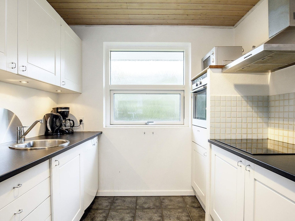 10 Person Holiday Home in Vaeggerlose view 4