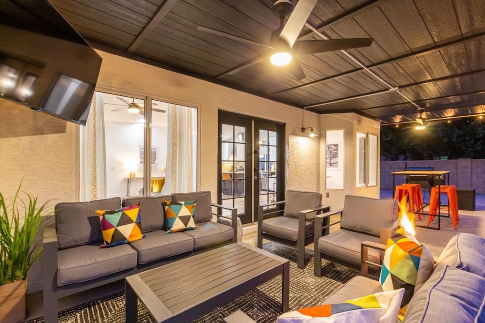 Modern Mesa Oasis Free Heated Pool Al-fresco Living
