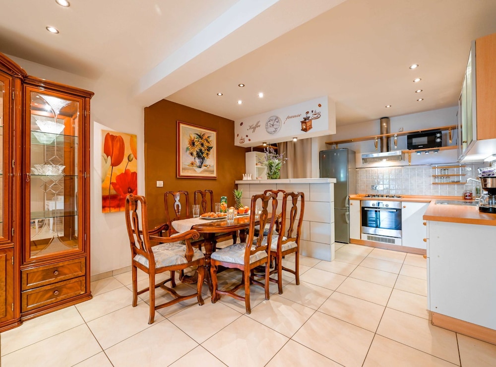 Classic and Smart Rovinj Apartment With Terrace