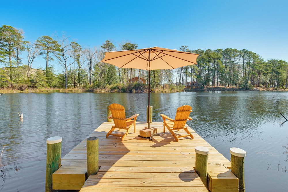 Dock, Sunrooms & Fire Pits: Deltaville Home!