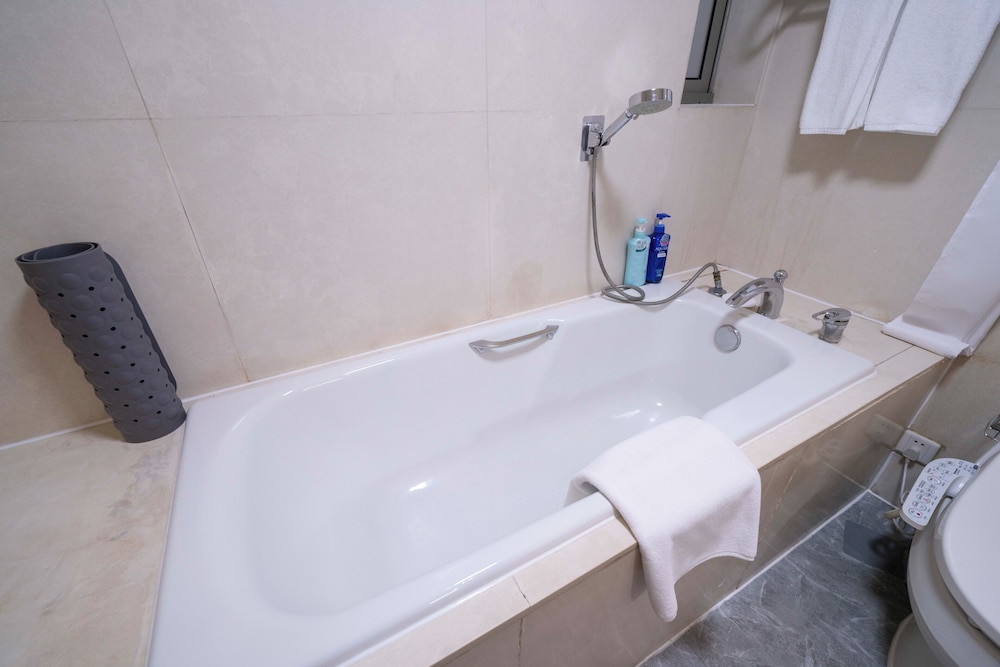 Tyms Premium 3BR 2BA Apt Walk to Metro