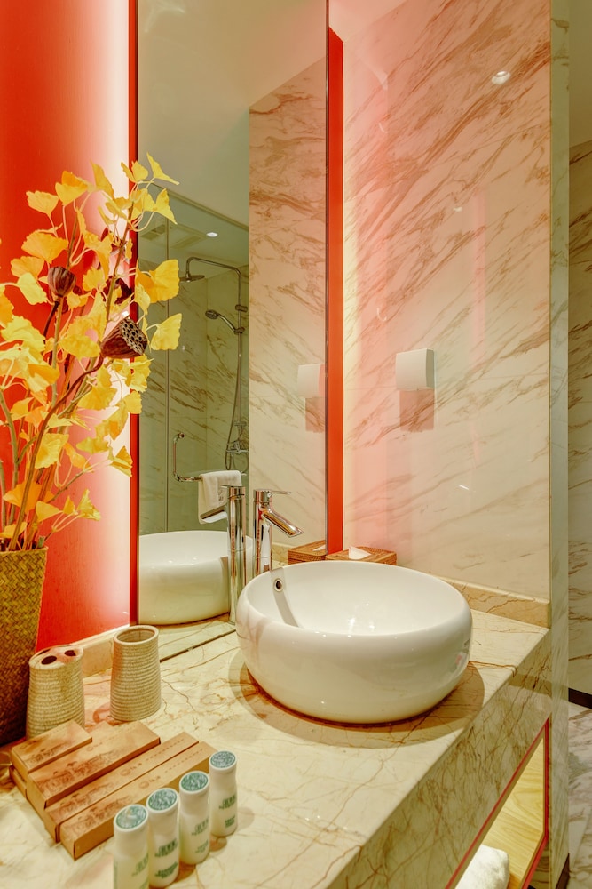 ISVARA Culture Homestay Suites