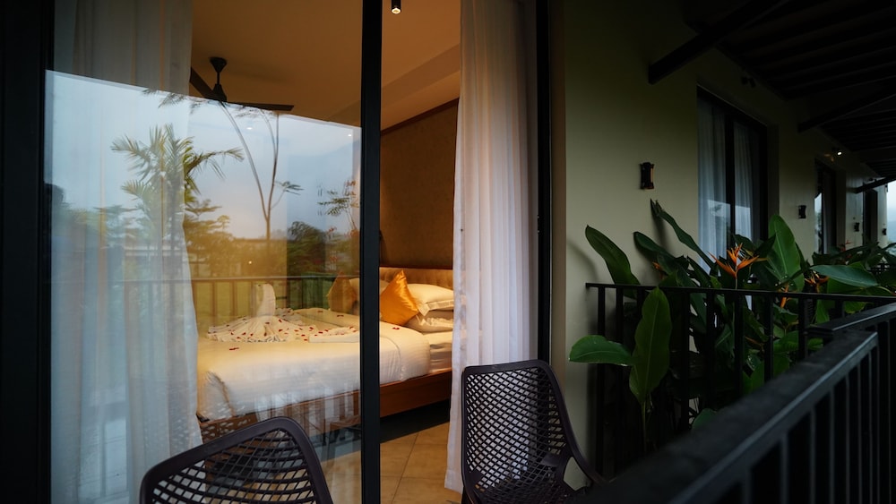 Manjoora Saddles Resorts & Spa
