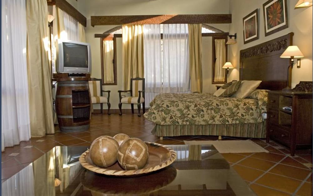 La Casa De La Bodega - Wine Boutique Hotel