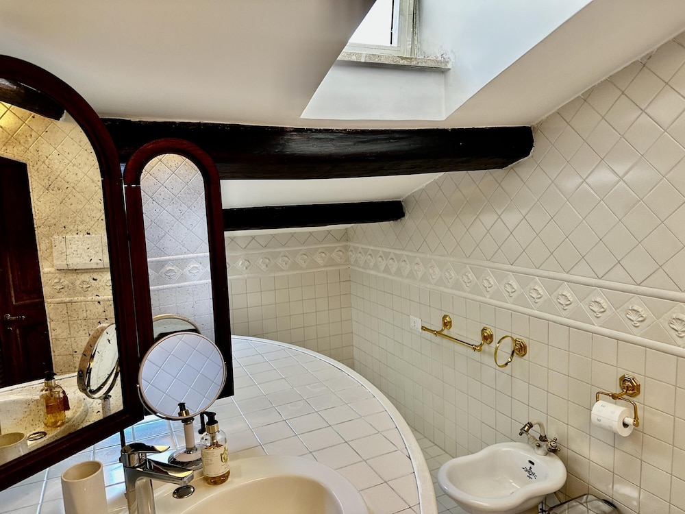 L Ortensia Bianca in Palazzo Ruspoli a Superb Retreat in the Most Elegant Palace in Rome