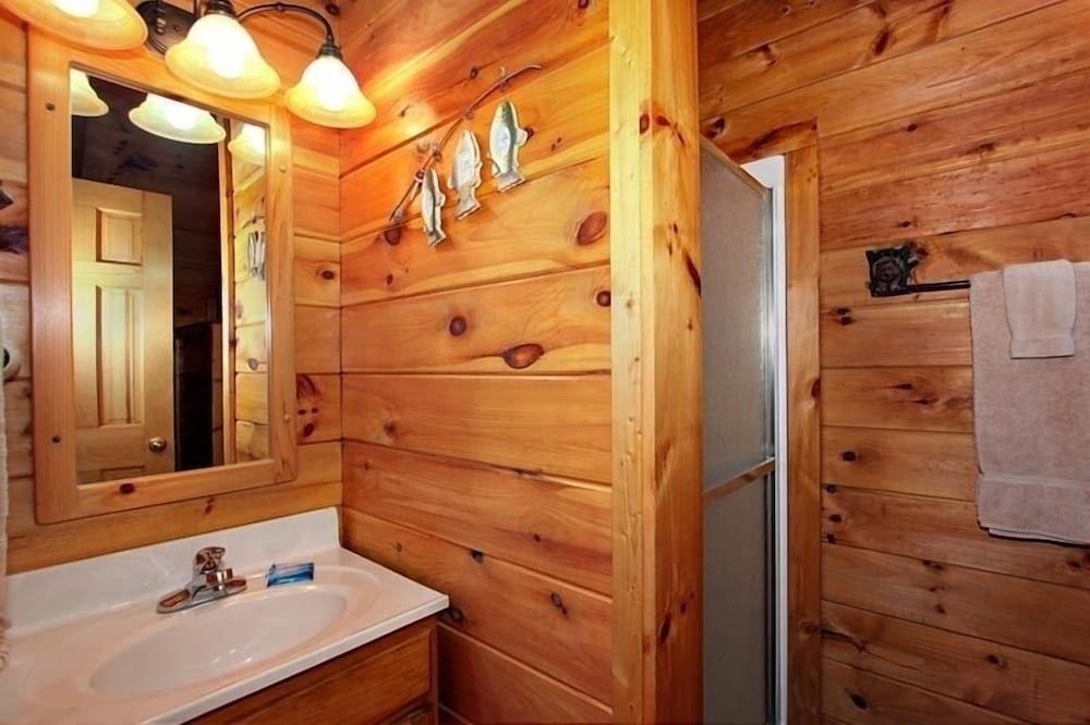 Forest Fling 2 Bedroom Cabin by RedAwning