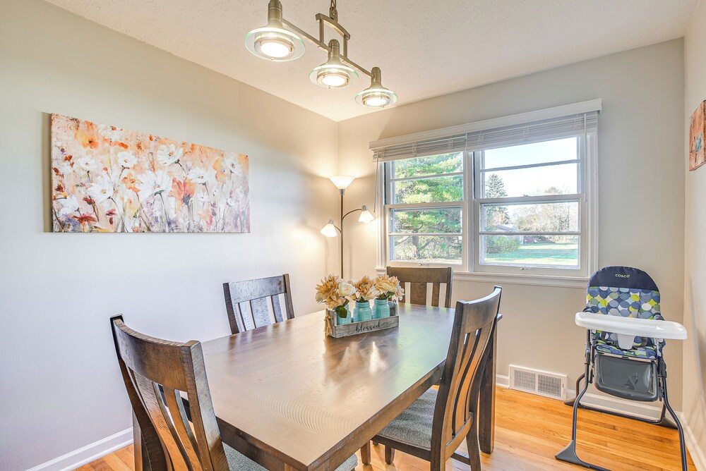 16 Mi to Buckeye Lake: Family-friendly Newark Home