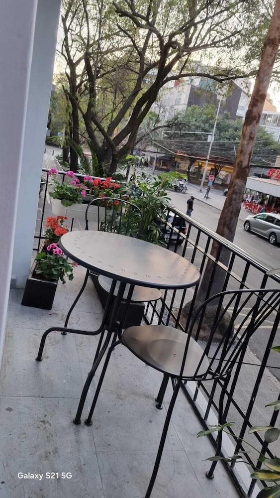 Bright & sweet unit in middle Polanco