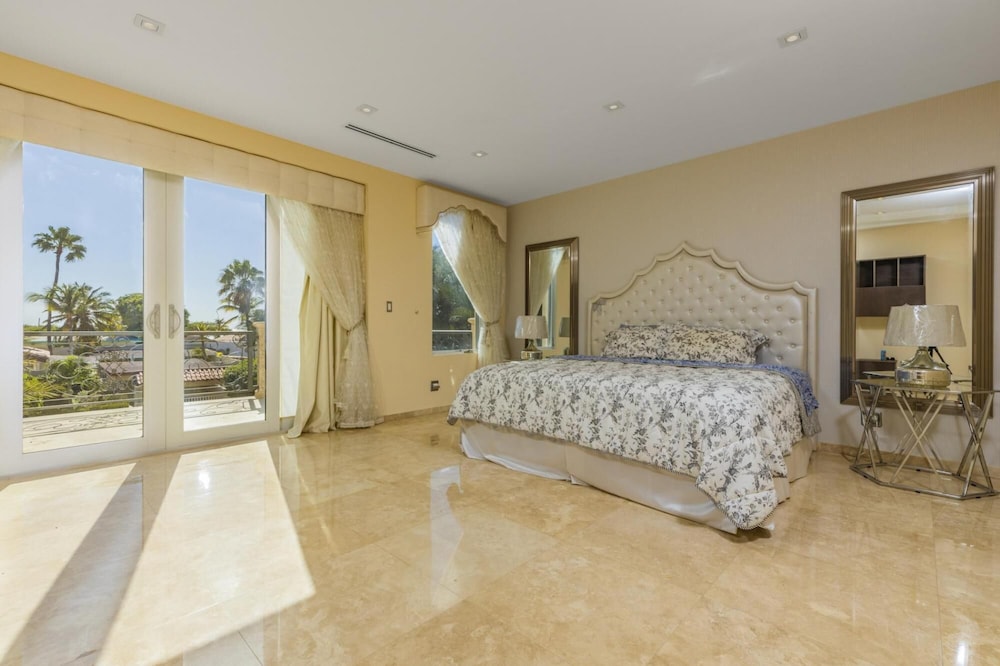 Glamorous Luxury Villa Pool Jacuzzi Sea View