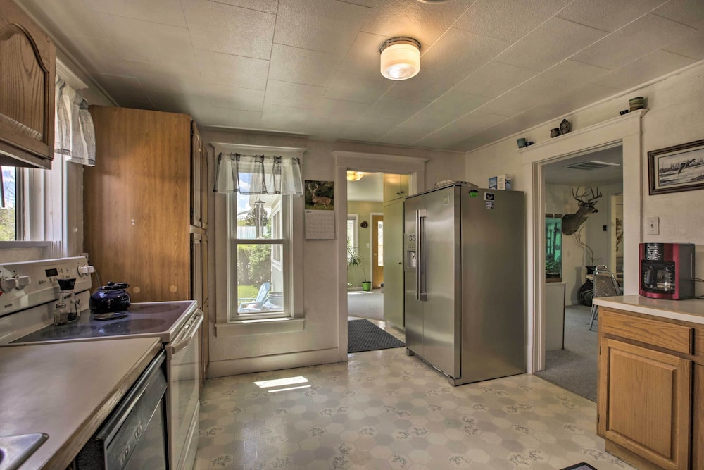 Walkable Ten Sleep House w/ Patio & Sunroom! view 3