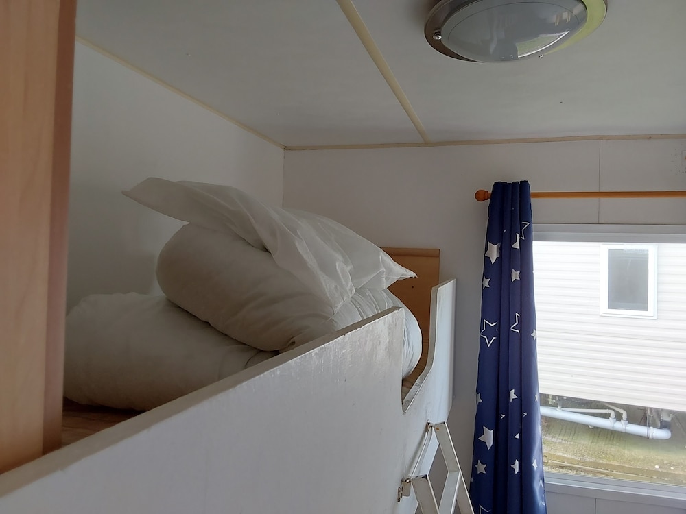 Arizona Family and Dogs Welcome Caravan 3 Bedrooms view 4