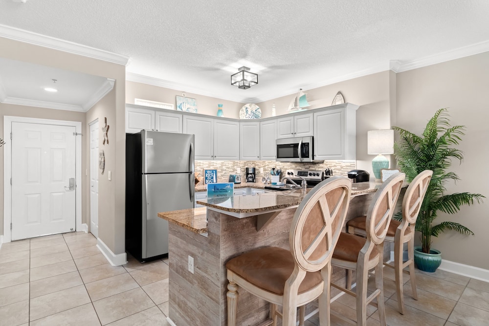 Twin Palms by Book That Condo