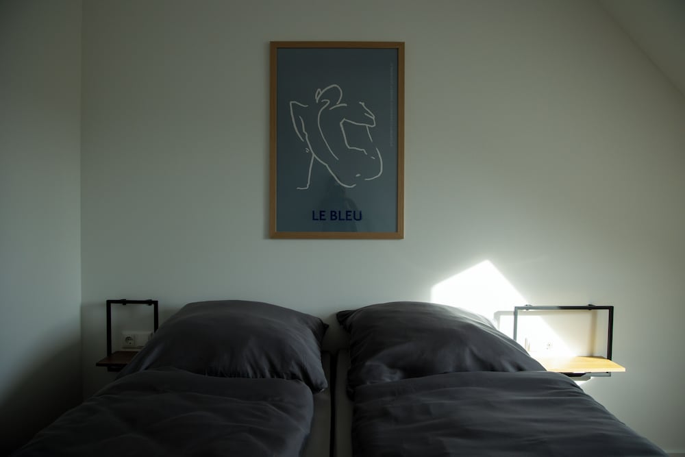 Moderne Stadt Zimmer mit eigenem Bad