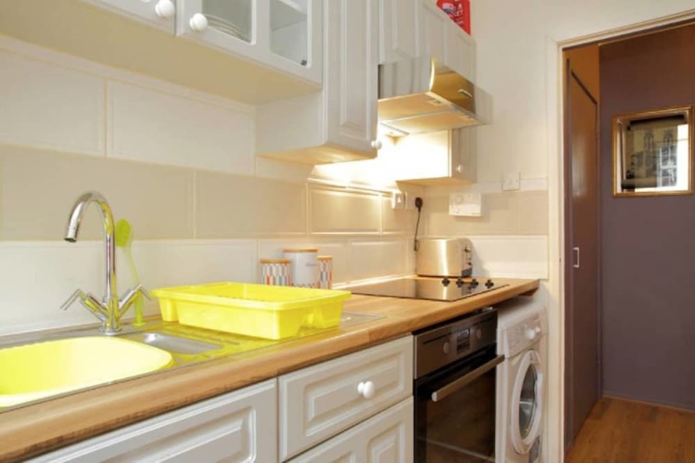 JOIVY Stylish Castle View Apartment
