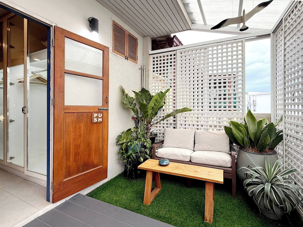 Stylish 3-bedroom Townhome in Heart of Bangkok