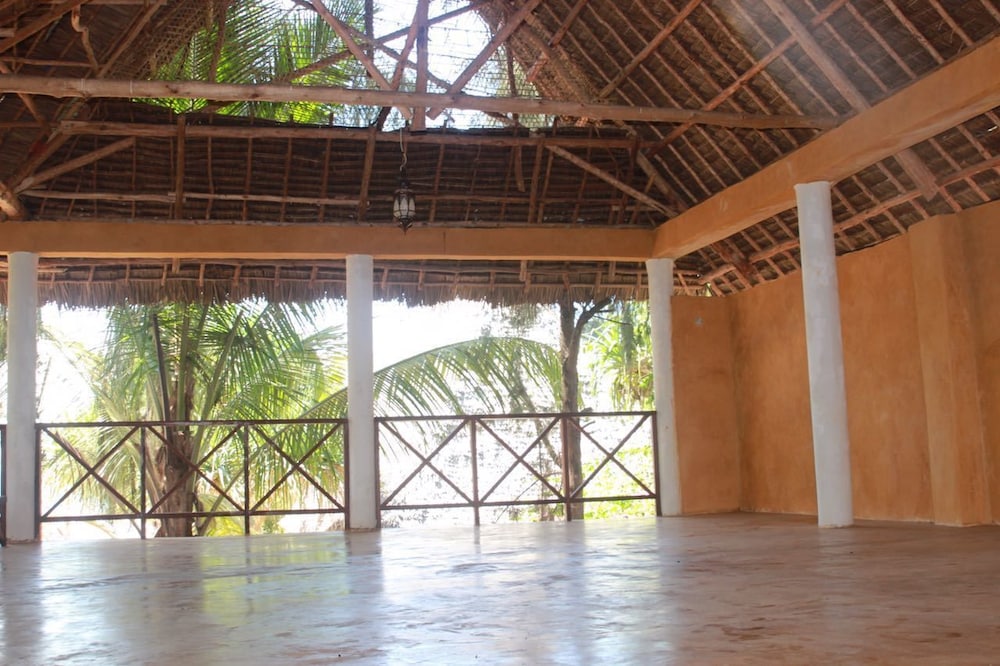 Casa Umoja Guesthouse