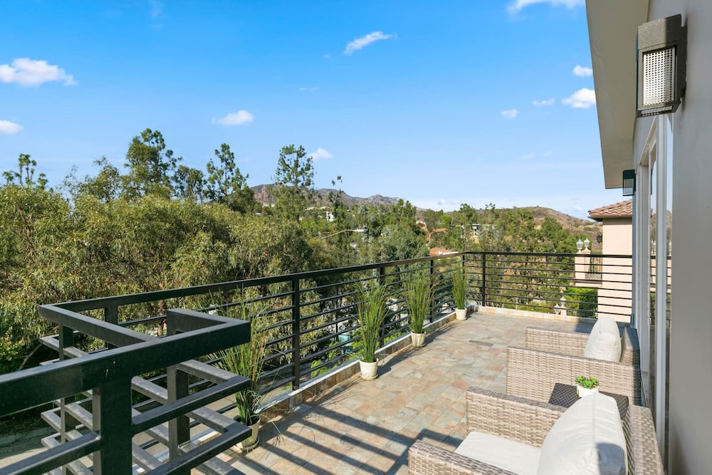 Hollywood Hills Heatpool BBQ Prime Location
