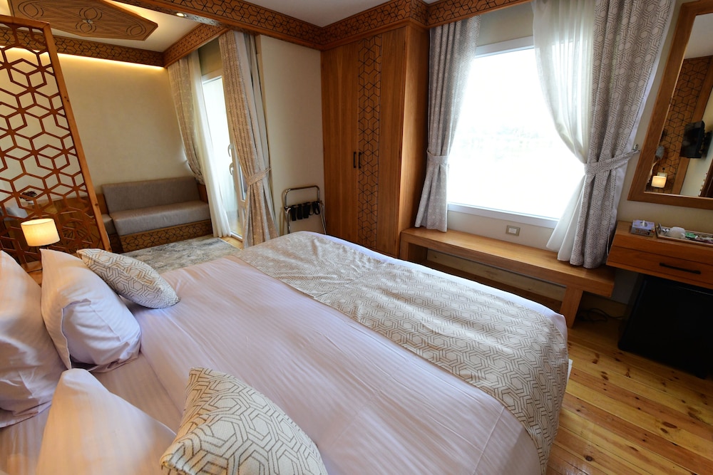 Azhar Dahabiya Luxury Suites