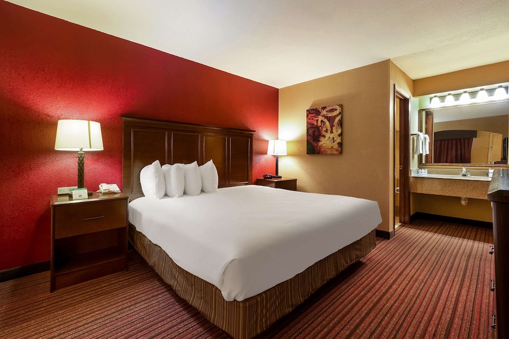 Quality Inn & Suites West Helena