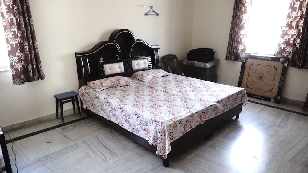 Shyam Luxurious Huts & Guest House