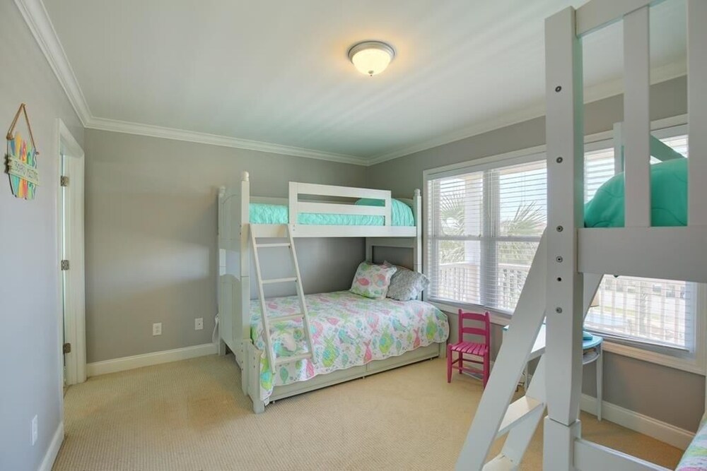 Halfway To Heaven 5 Bedroom Home by RedAwning
