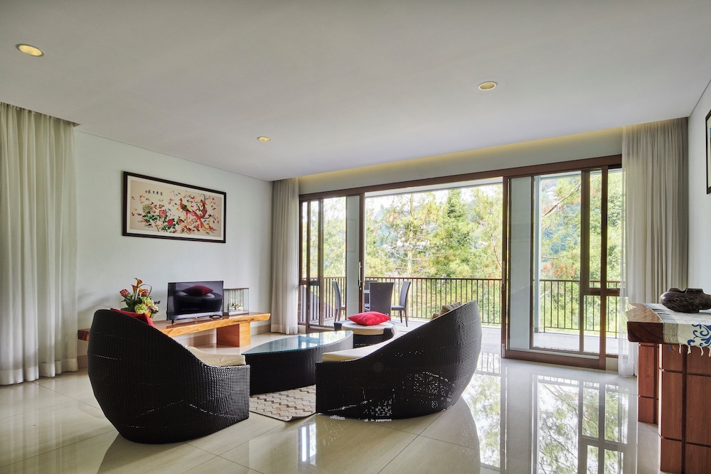 Magenta Hill View Villa 6 bedrooms with a private slide pool