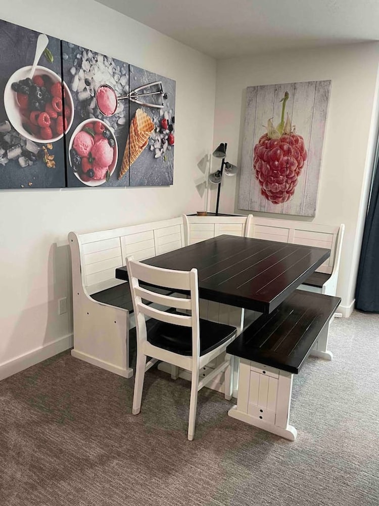 Bear Lake Table Downtown Garden City Townhome