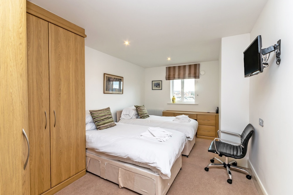 Racecourse Serviced Apartments